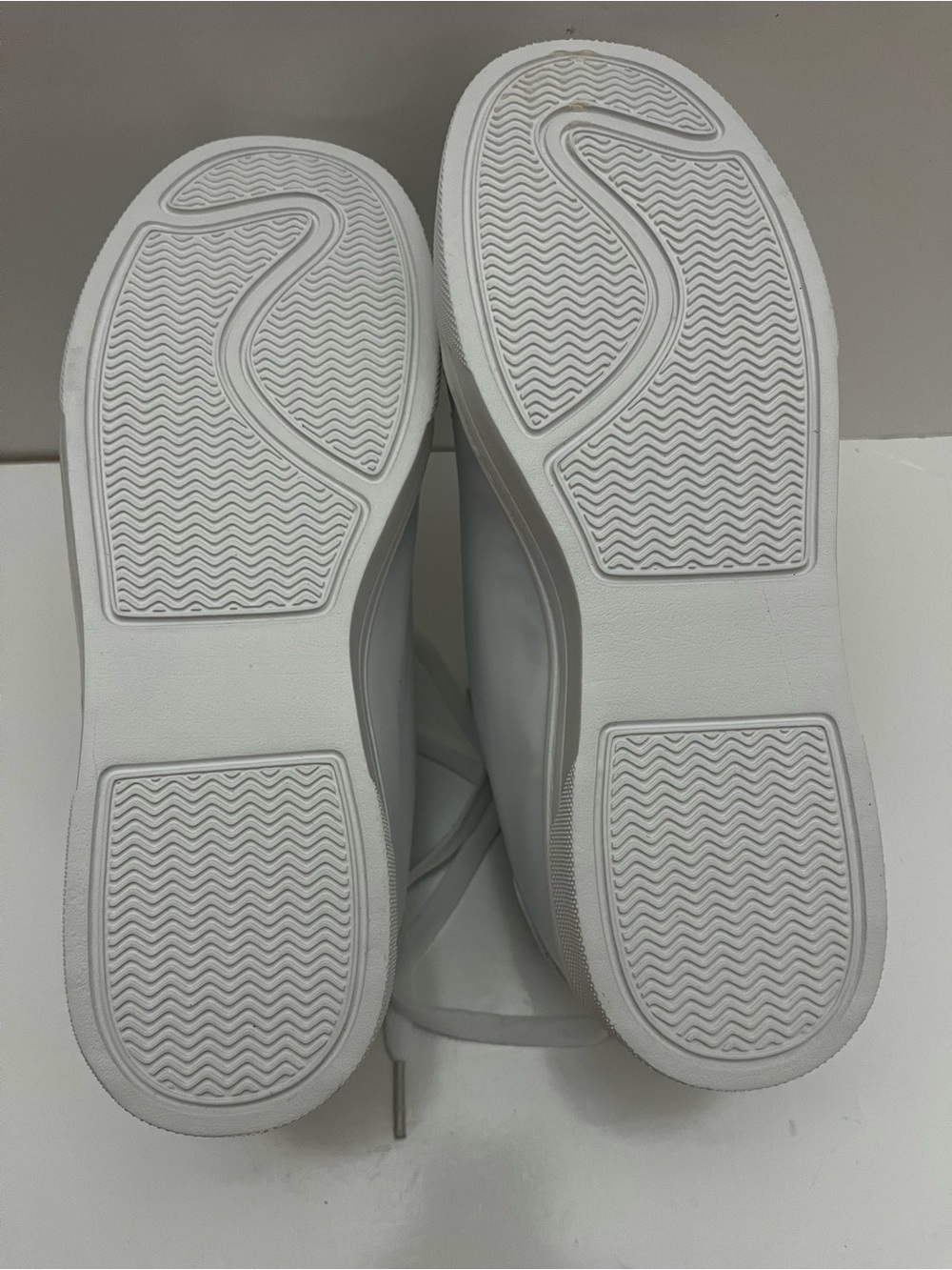 Disney Mickey Mouse White Sneaker Tennis Shoe New with No Tags size 37 or US 6.5 - Picture 6 of 11